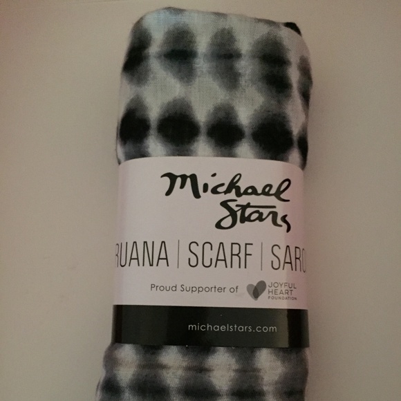 Michael Stars Ruana Scarf Sarong - Picture 1 of 3